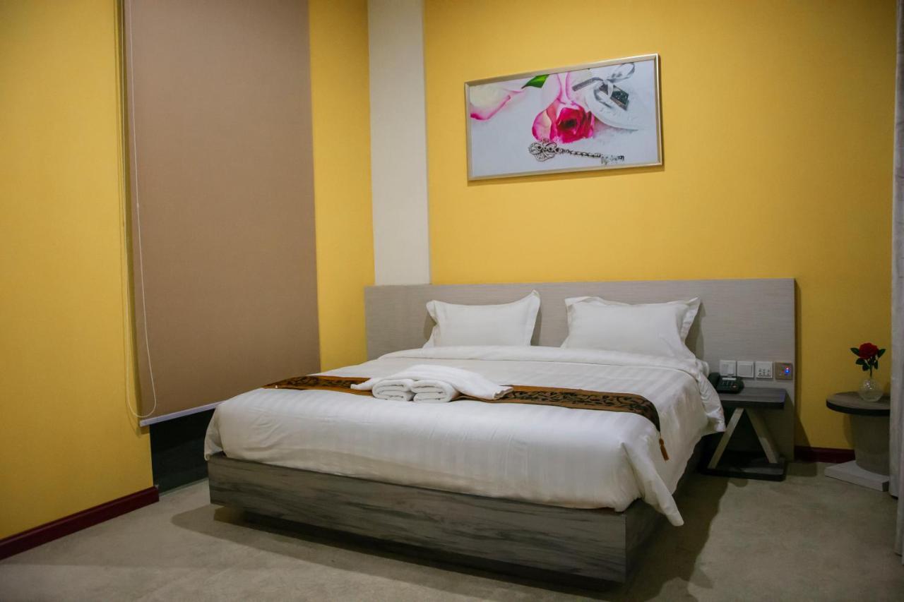 Green Rose Hotel Batam Exterior photo