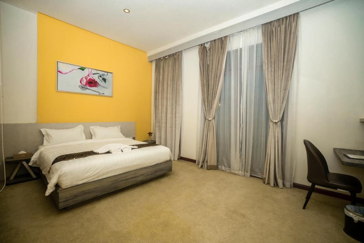 Green Rose Hotel Batam Exterior photo